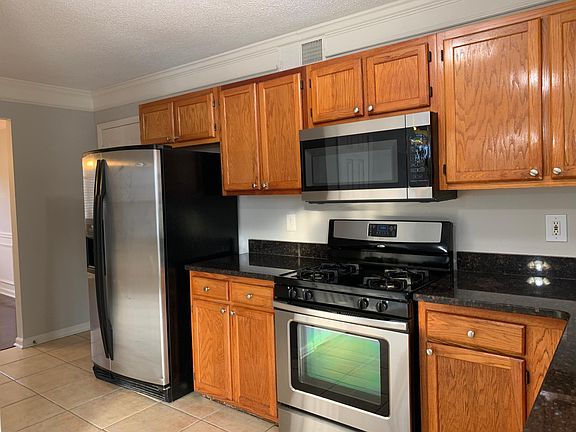 Stainless Steel Appliances and Granite Countertops