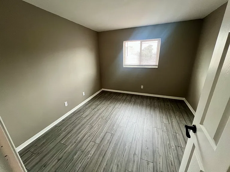 1717 Summit St #2E — Photo 4
