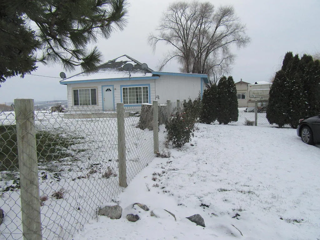 1570 Van Belle Rd photo 1