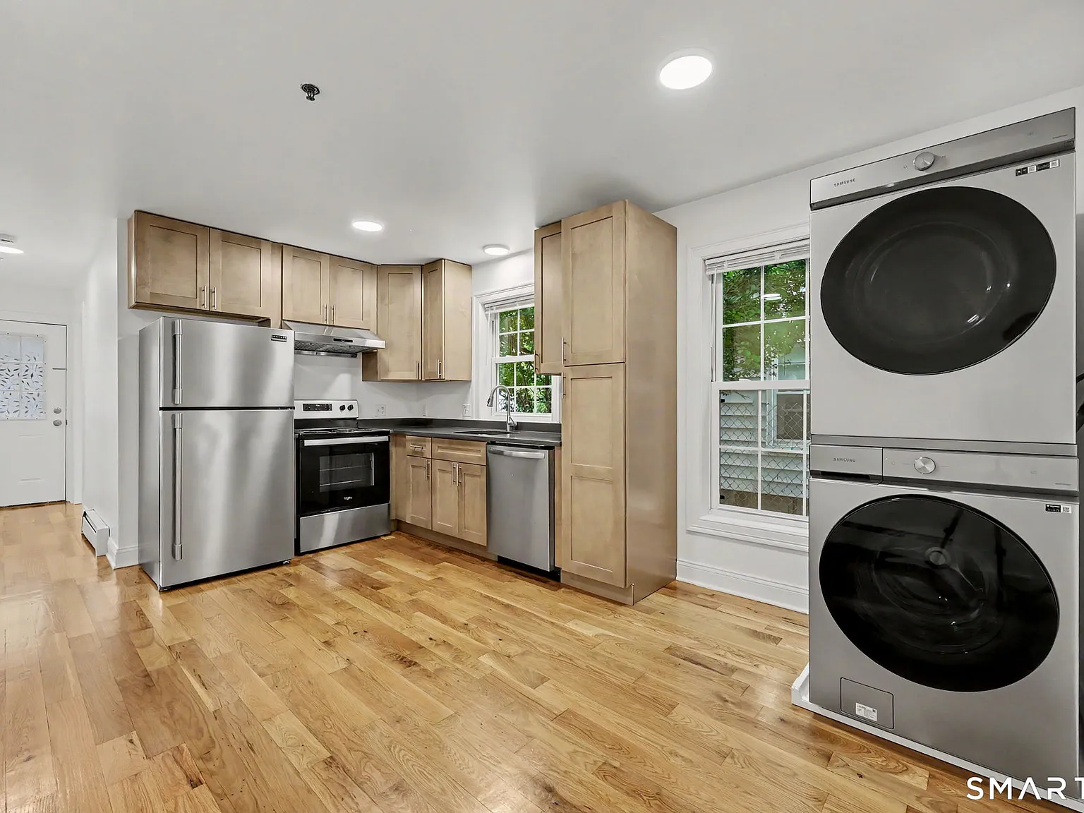 3 bed, 1.0 bath, 1174 sqft, $2,800 — Photo 3