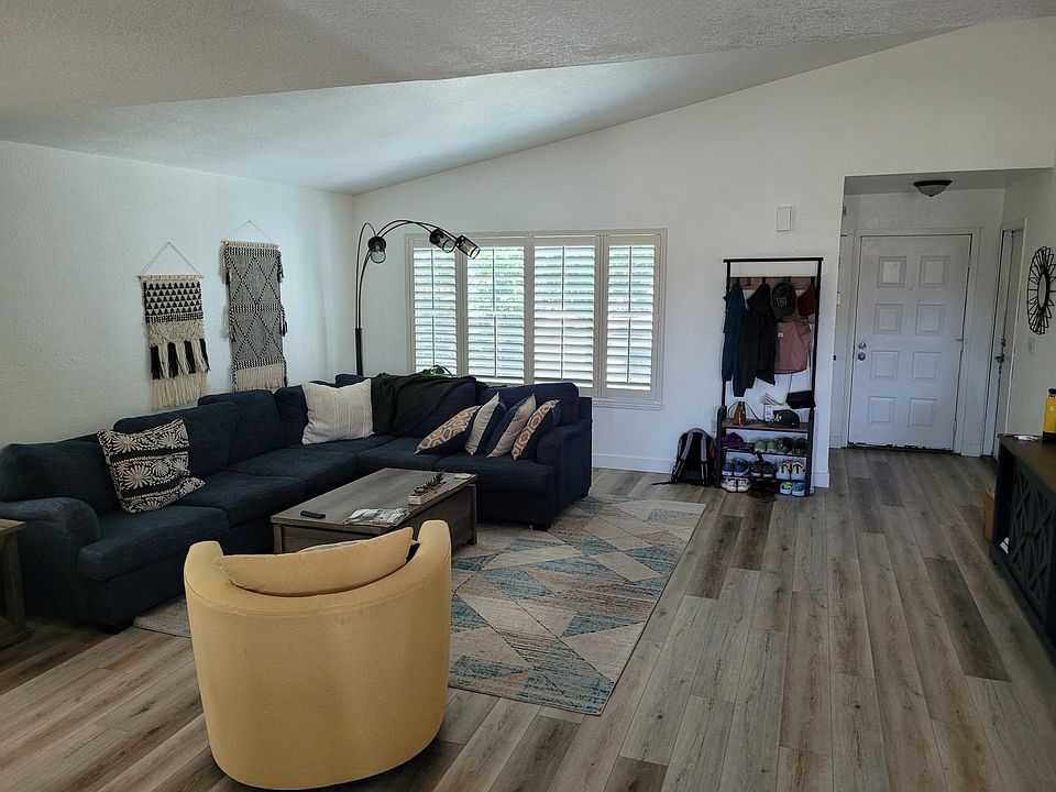 2nd image of 826 Scottsdale Dr