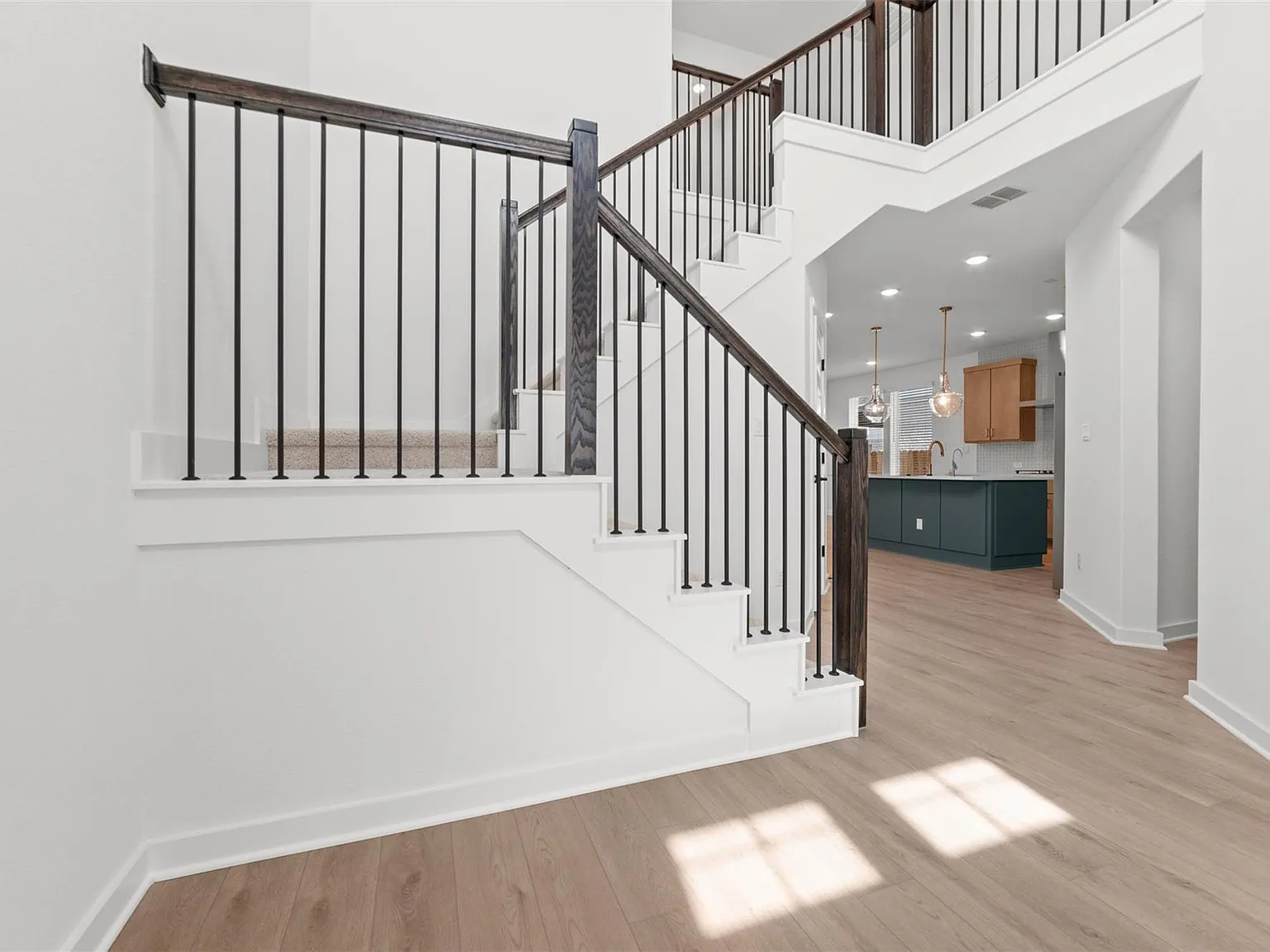 4 bed, 3.5 bath, 2642 sqft, $3,400 — Photo 2