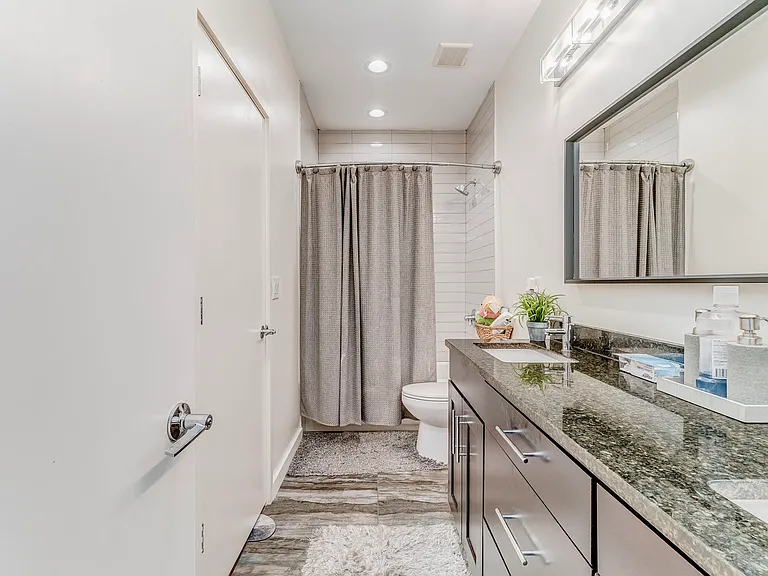 225 Crumley St SW — Photo 34