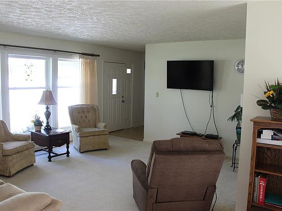 2nd image of 725 Kirkwood Dr