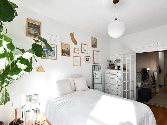 5th image of 449 Grand St APT 2L
