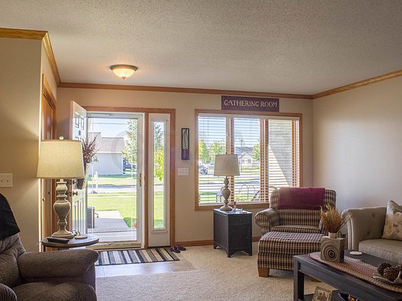 5th image of 2420 Pembrooke Dr