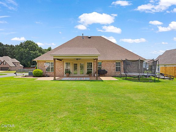 4th image of 202 Willow Springs Dr
