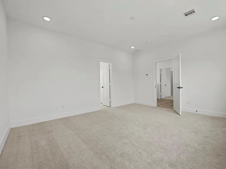 870 W Little York Rd #C — Photo 28