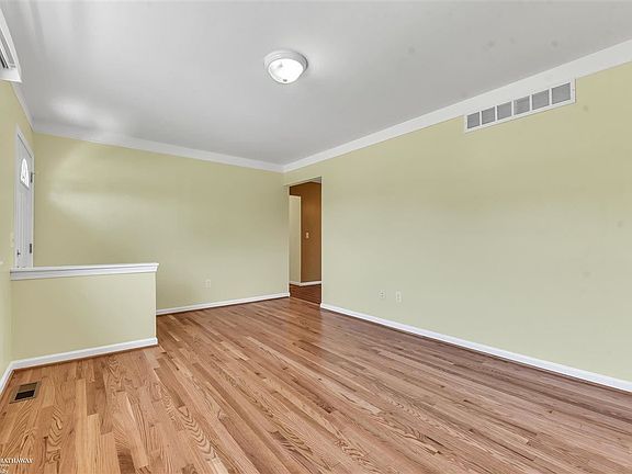 3rd image of 16115 Susan Ct