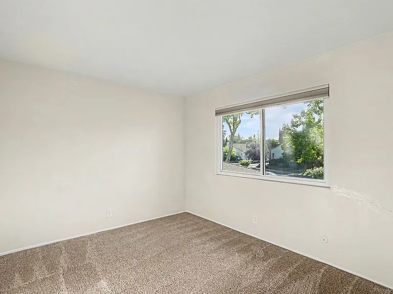 1009 Mohr Ln #2 — Photo 11