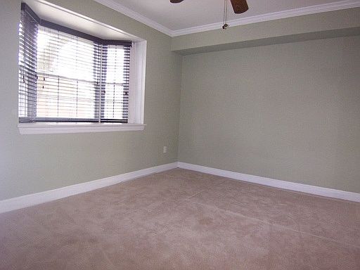 3rd image of 2105 N Taft St APT 6