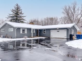 26175 N Geraldine Ln, Barrington, IL 60010