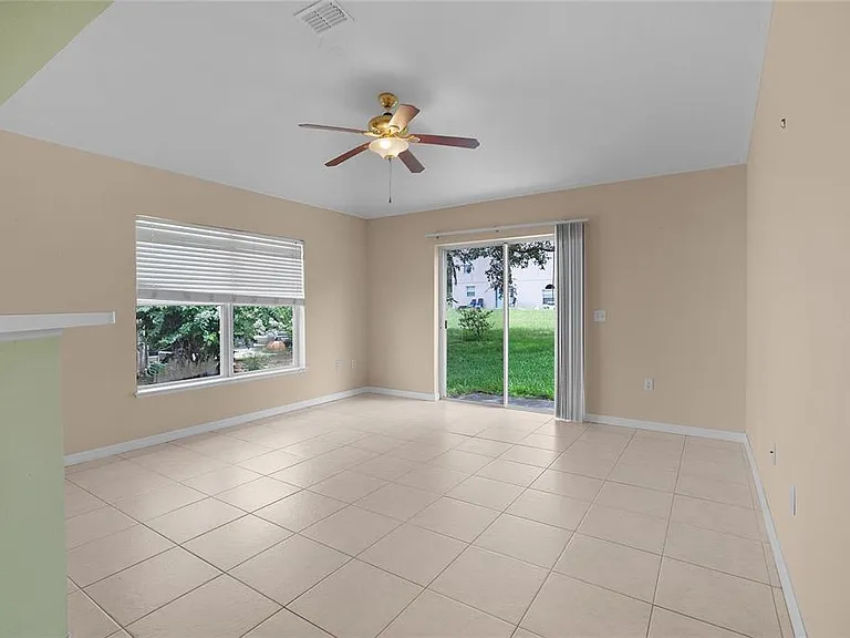 265 Jocelyn Dr — Photo 20