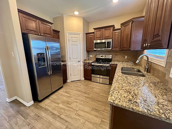 5th image of 9921 Landry Dr
