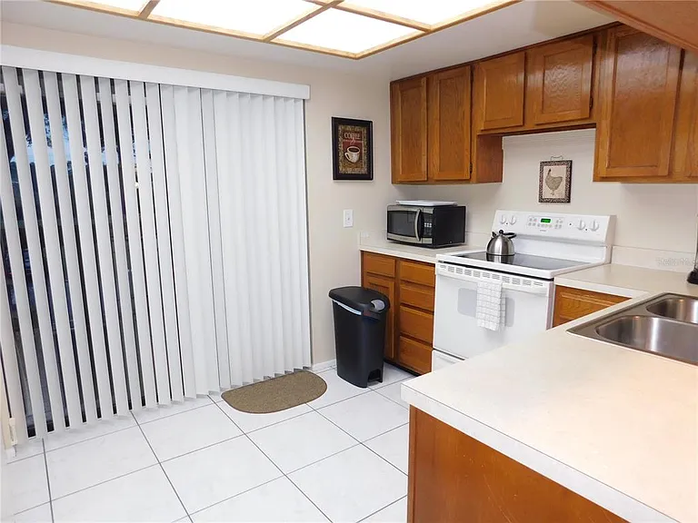 272 Woodlake Wynde #272 — Photo 7
