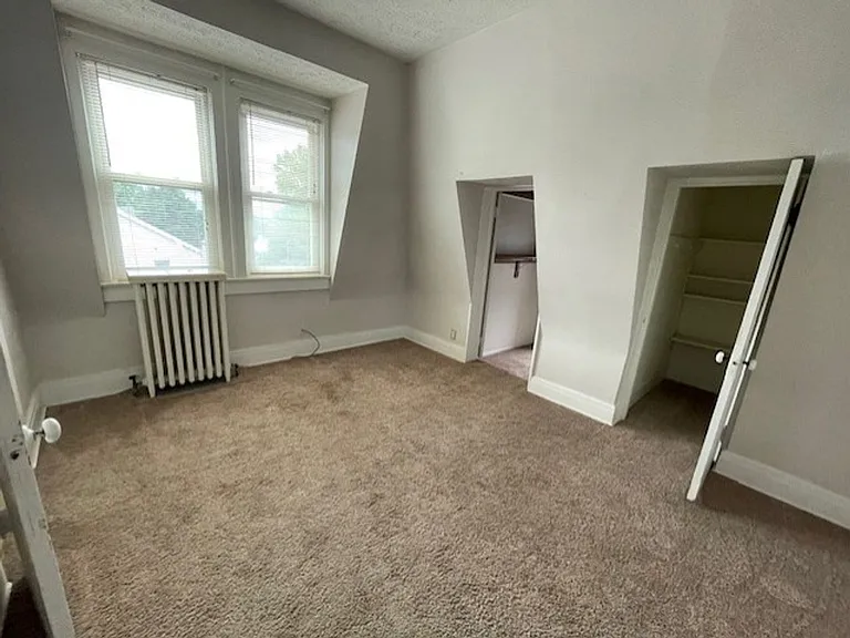 238 W Walnut St — Photo 6