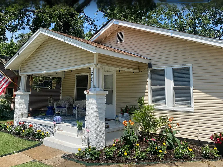 1235 S Florence Ave — Photo 2