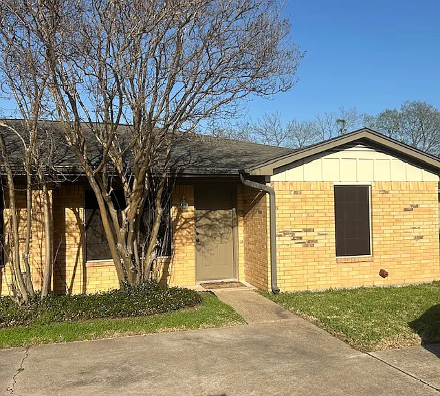 2407 Cornell Dr — Photo 1