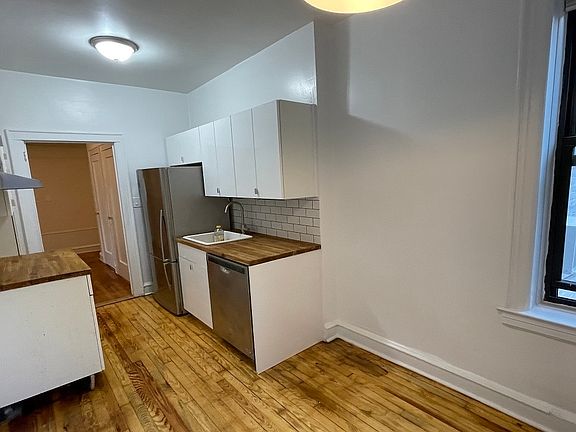 2nd image of 41-42 42nd St APT 2D