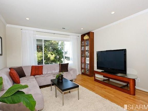 3rd image of 280 28th St APT 3