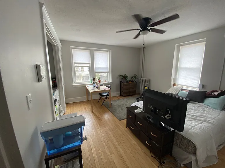 100 Howe Street — Photo 152