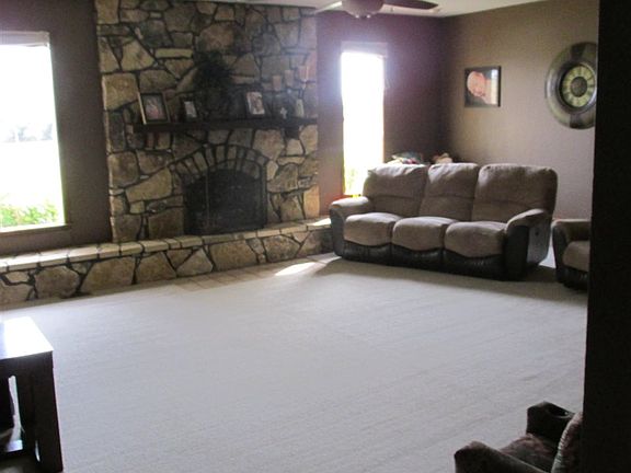 3rd image of 9 Lakeridge Dr