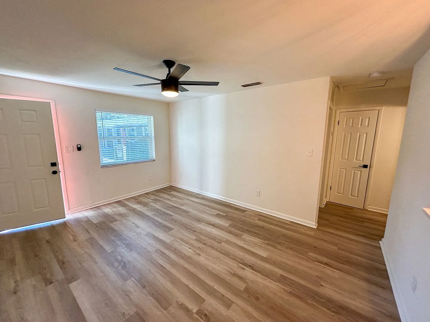 Fully Renovated 1/1 - Move-in Special - 50% off First Month's Rent — Photo 3