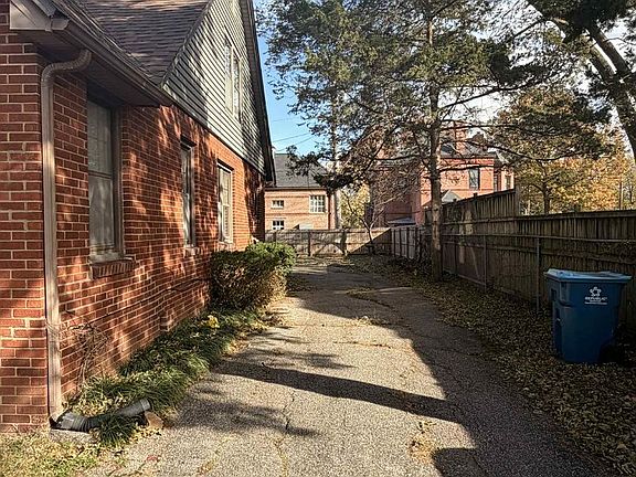 3rd image of 411 S Jackson Ave #415