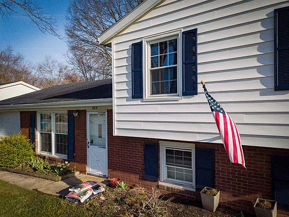 2nd image of 802 Crestdale Dr