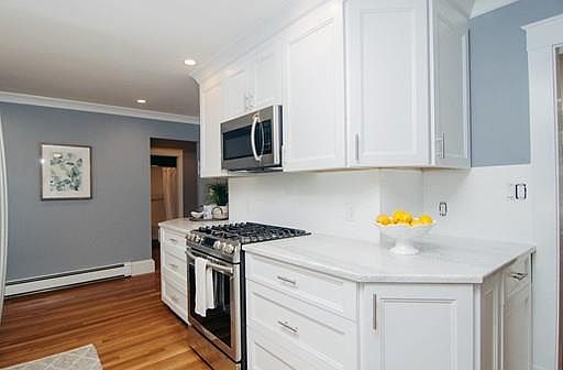 5th image of 194 Elmwood Ave