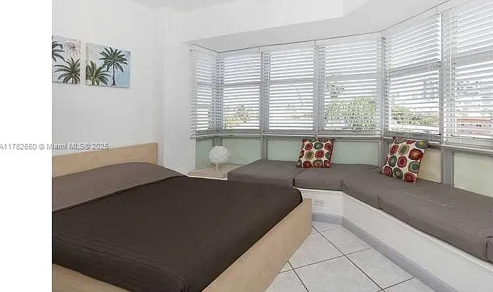 1881 Washington Ave #4D — Photo 5