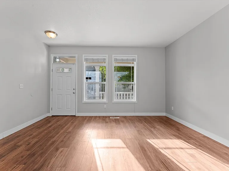 315 S 34th Pl — Photo 18