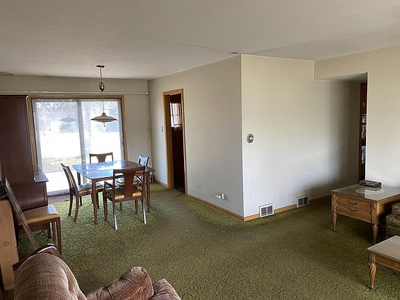 5th image of 1121 N Phelps Ave