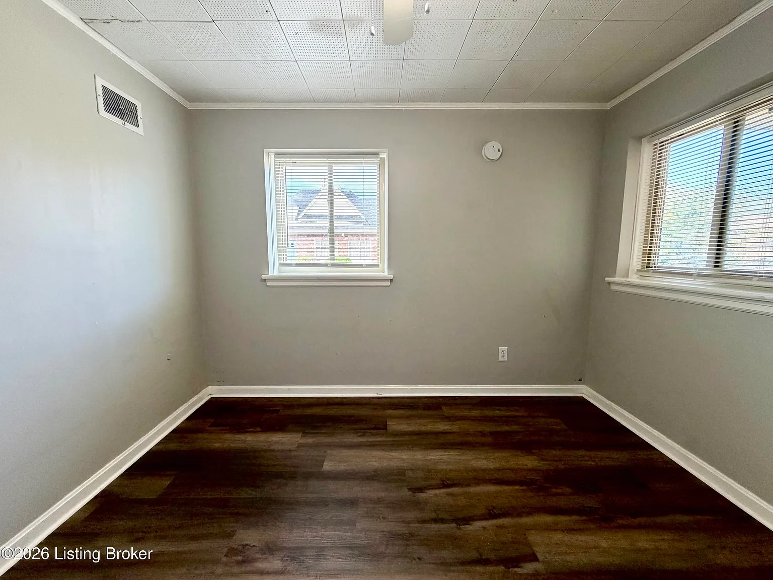 206 N Oak St — Photo 4