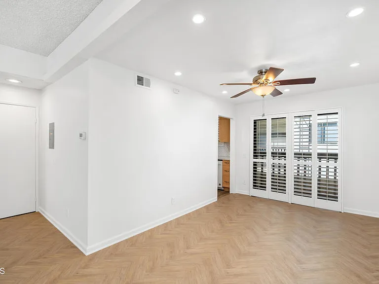 813 N Monterey St #3 — Photo 8