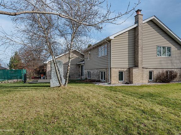 4th image of 19340 Stonehenge Dr