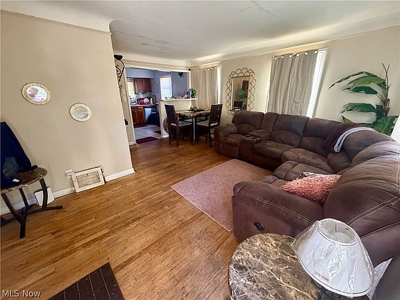 3rd image of 4169 Harwood Rd