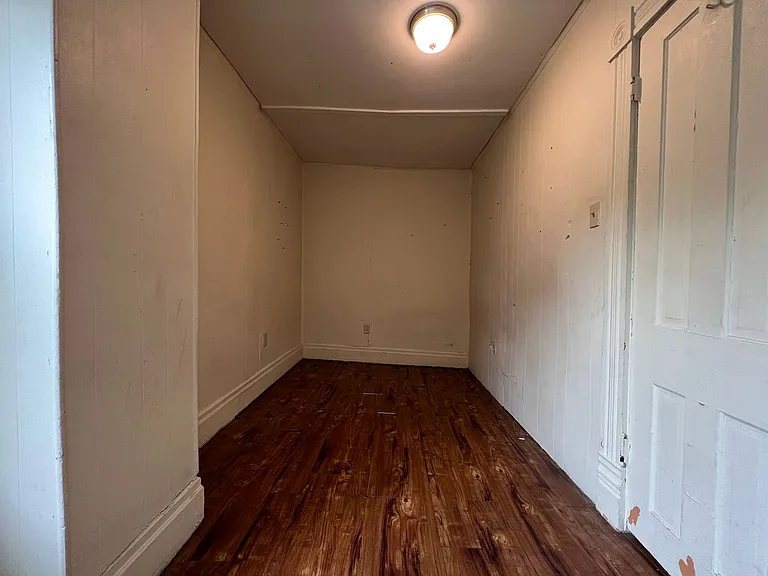 445 Baird Street — Photo 8