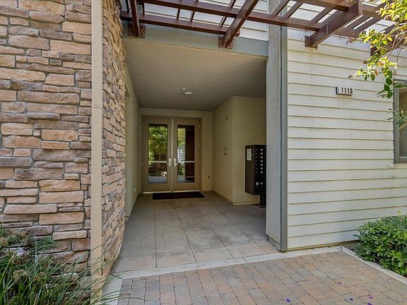 3rd image of 1110 Karby Ter Unit 204