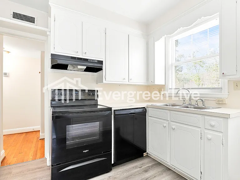 1218 Fillman Dr — Photo 5