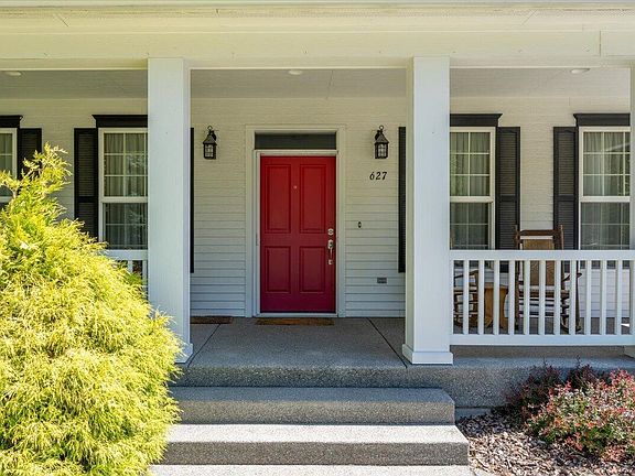 4th image of 627 Palmer Ln