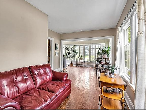 4th image of 1545 Elmwood Ave #A
