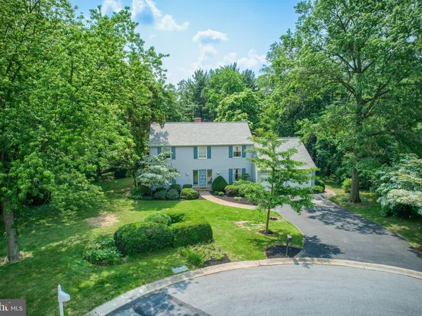 2640 Breezewood Dr, Lancaster, PA 17601