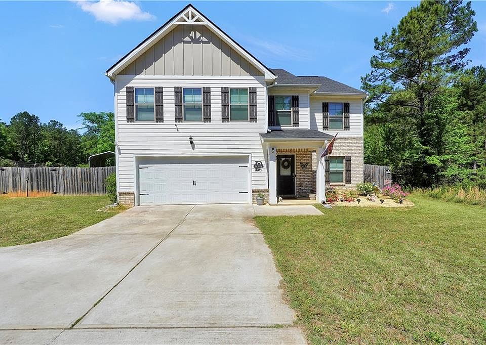 1st image of 214 Woodlands Dr