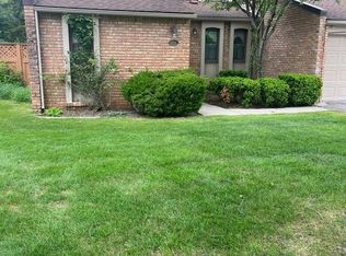 2906 Moon Lake Dr, West Bloomfield, MI 48323