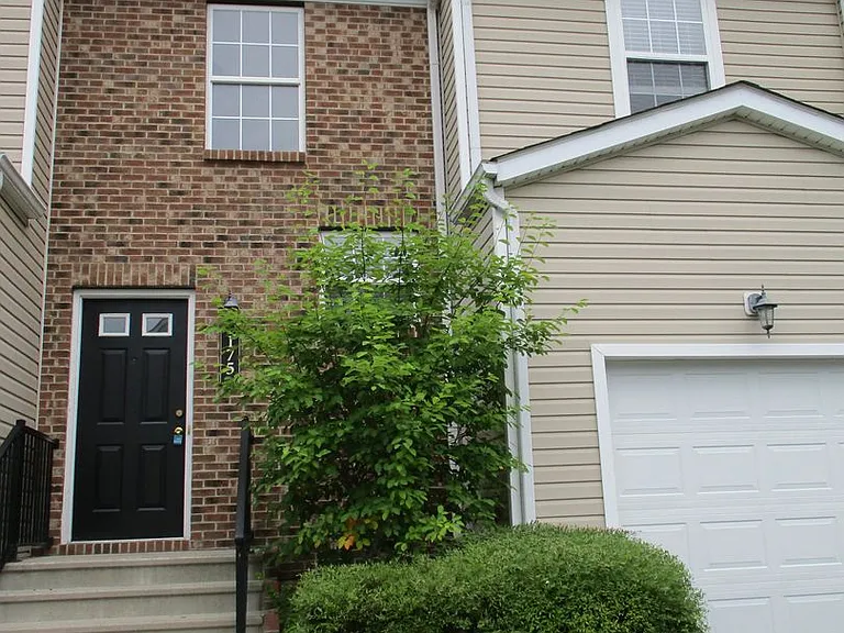 215 Prairiecreek Way — Photo 1