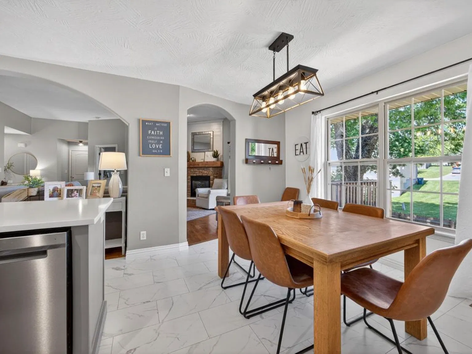 5 bed, 3189 sqft, $3,099 — Photo 4