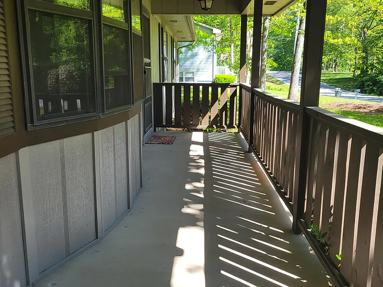 172 Saint George Dr — Photo 4