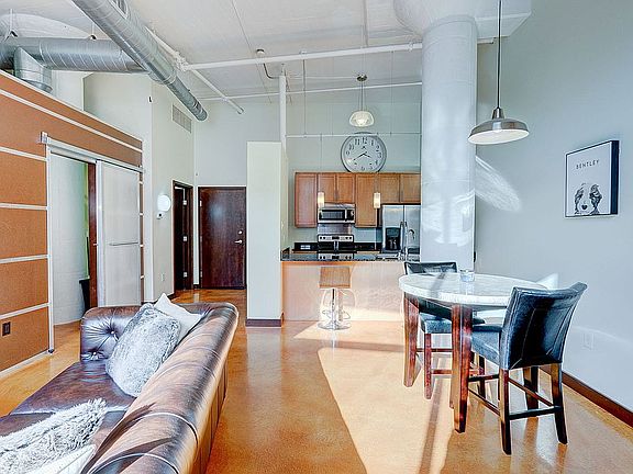2nd image of 309 E Market St Unit 305