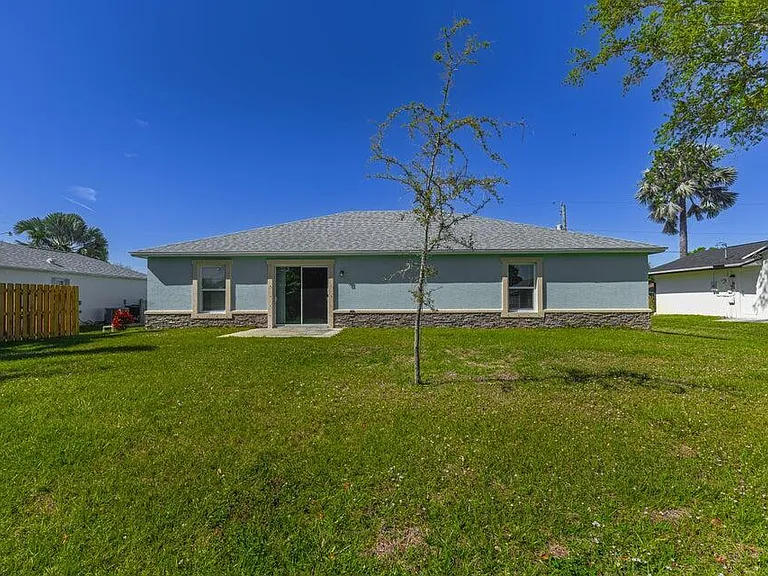 2372 SE Maslan Ave — Photo 41